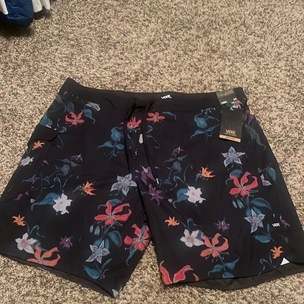 Vans boardshorts NWT